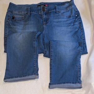Torrid Jean 3 button capris